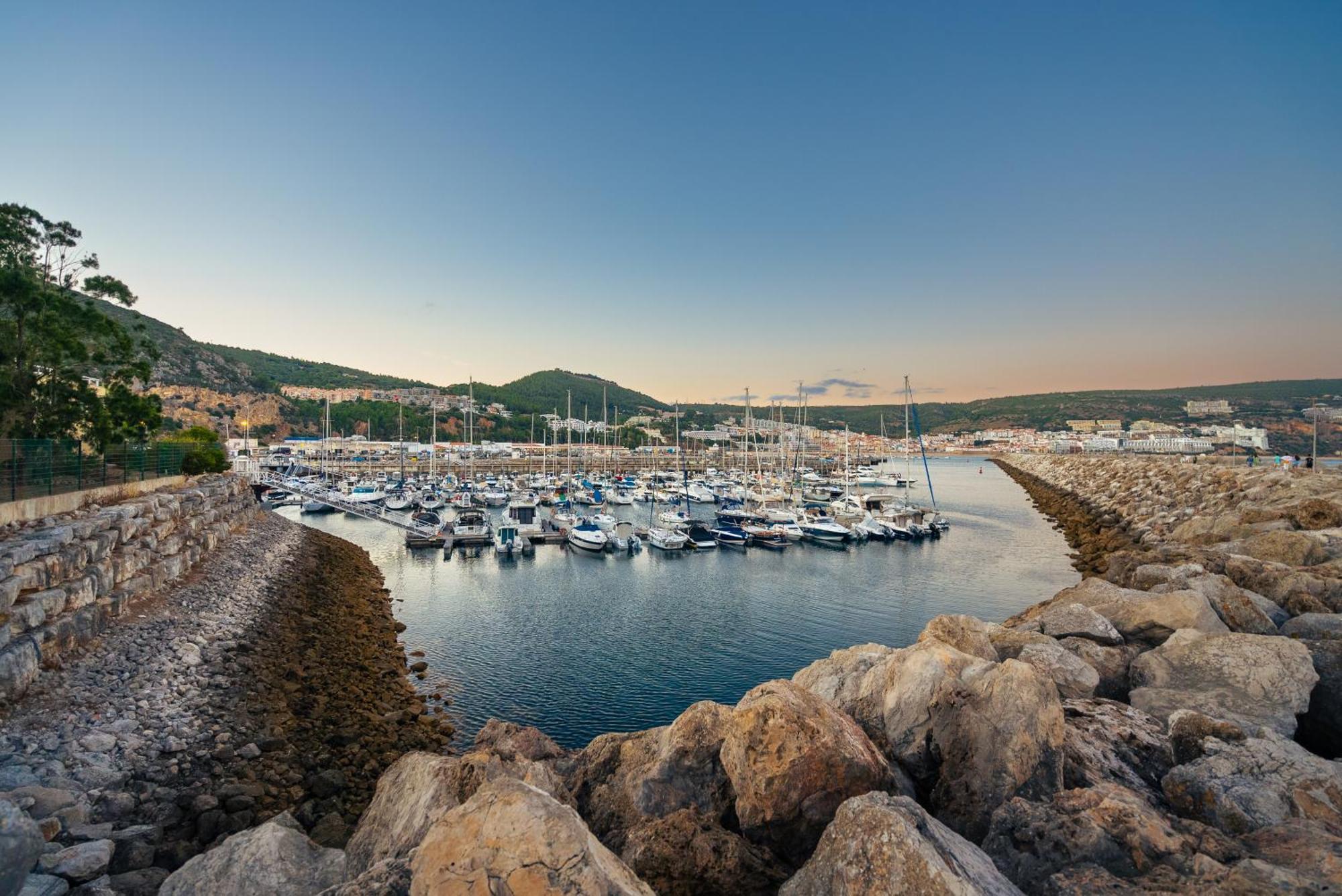 Kampaoh Sesimbra Hotel Bagian luar foto
